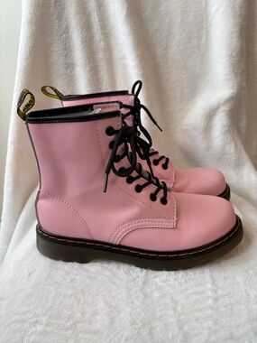 Dr. Martens 1460 Smooth Leather Pale Pink LaceUp Combat Boots Black Trim Size 10
